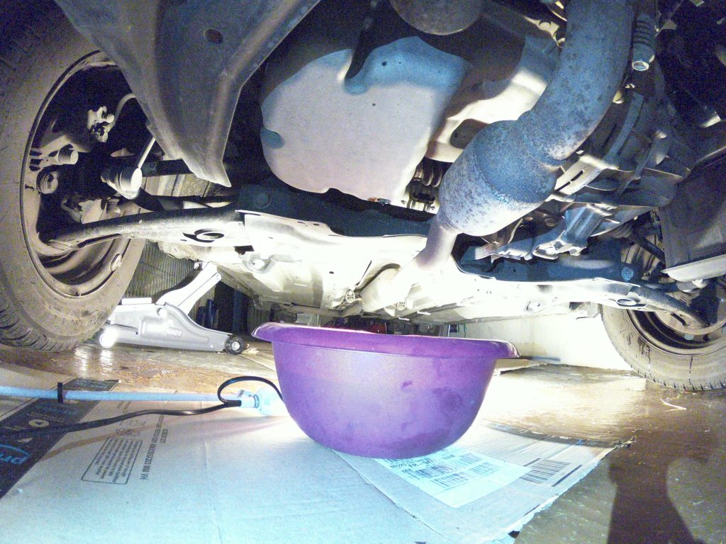 Effectuer une vidange sur une Toyota Yaris essence Tuto&Co